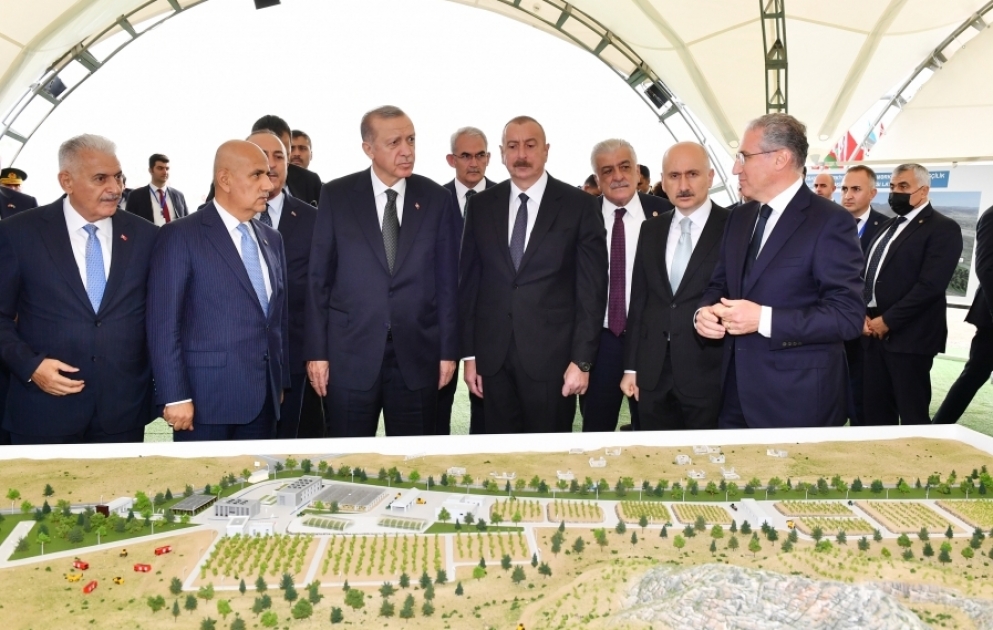 “Azərbaycan-Türkiyə Beynəlxalq Meşə Təlim Mərkəzi”, “Ağıllı Tingçilik” və “Dostluq Meşəsi” Kompleksinin təməli qoyulub  Azərbaycan və Türkiyə prezidentləri mərasimdə iştirak ediblər YENİLƏNİB-3 VİDEO