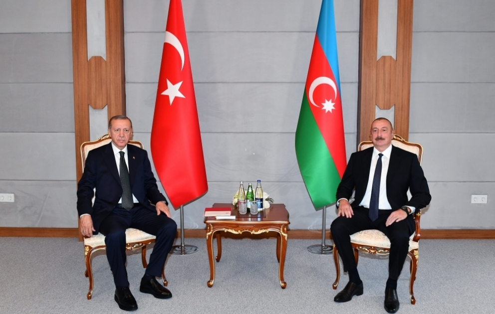 Präsident Ilham Aliyev und Präsident Recep Tayyip Erdogan treffen sich zu Vier-Augen-Gespräch in der Stadt Jabrayil VIDEO