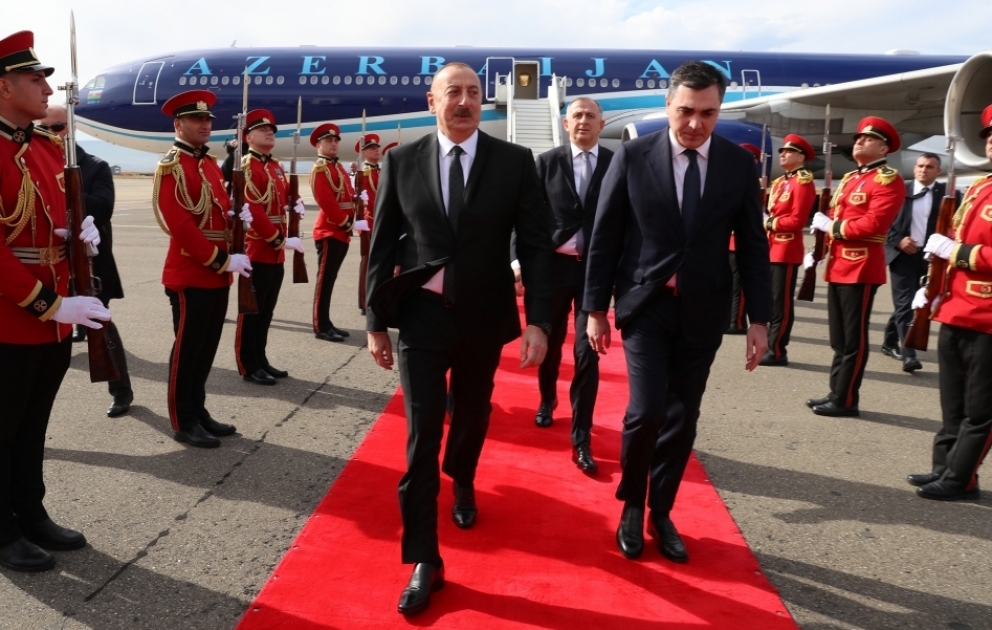 Aserbaidschans Präsident ist zu Arbeitsbesuch in Georgien eingetroffen VIDEO