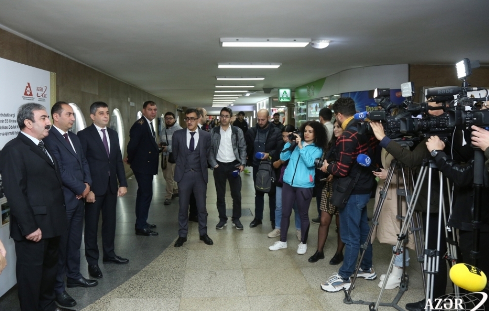 “Gənclik” stansiyasının keçidlərində Bakı metrosunun tarixini əks etdirən sərgi açılıb VİDEO
