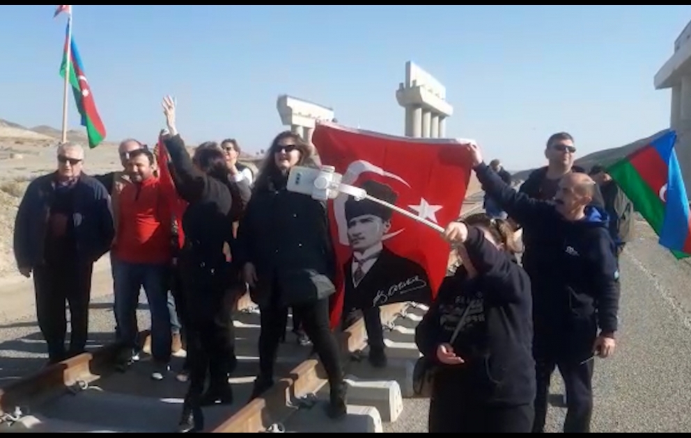 Horadiz-Ağbənd dəmir yolu xətti üzərində Türk marşı və Azərbaycanın Dövlət Himni səsləndirilib VİDEO