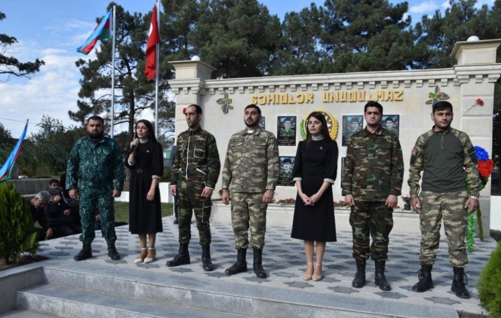 Zəfər Günü ərəfəsində Yevlaxda şəhidlərin xatirəsinə inşa edilən daha bir abidə açılıb VİDEO
