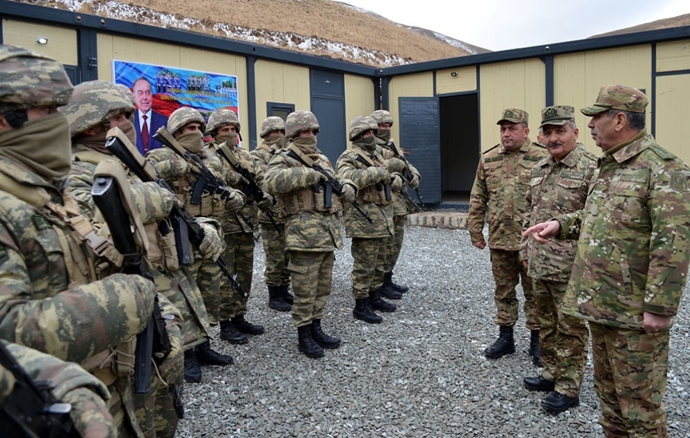 Le ministre de la Défense rend visite aux unités militaires stationnées dans la région frontalière avec l’Arménie VIDEO