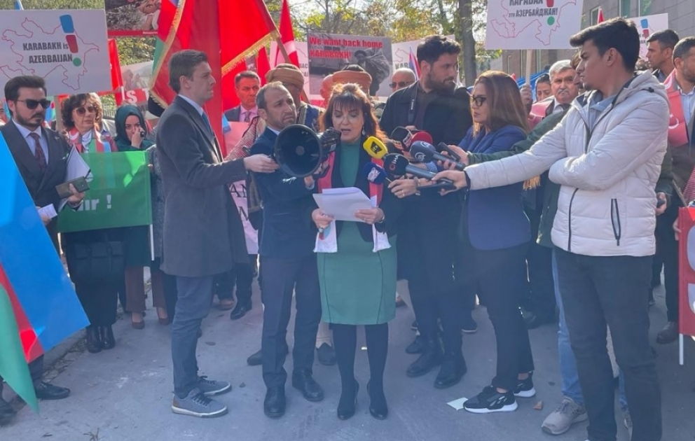 Ankarada Fransanın Türkiyədəki səfirliyinin qarşısında etiraz aksiyası keçirilib VİDEO