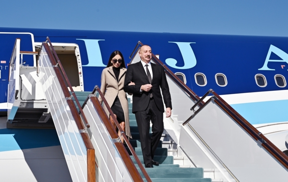 Präsident Ilham Aliyev zu Besuch in Usbekistan eingetroffen VIDEO