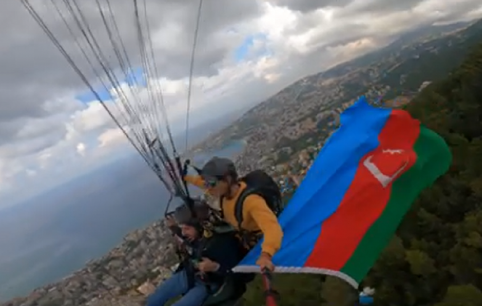 Livan səmasında Azərbaycan bayrağı dalğalanıb VİDEO