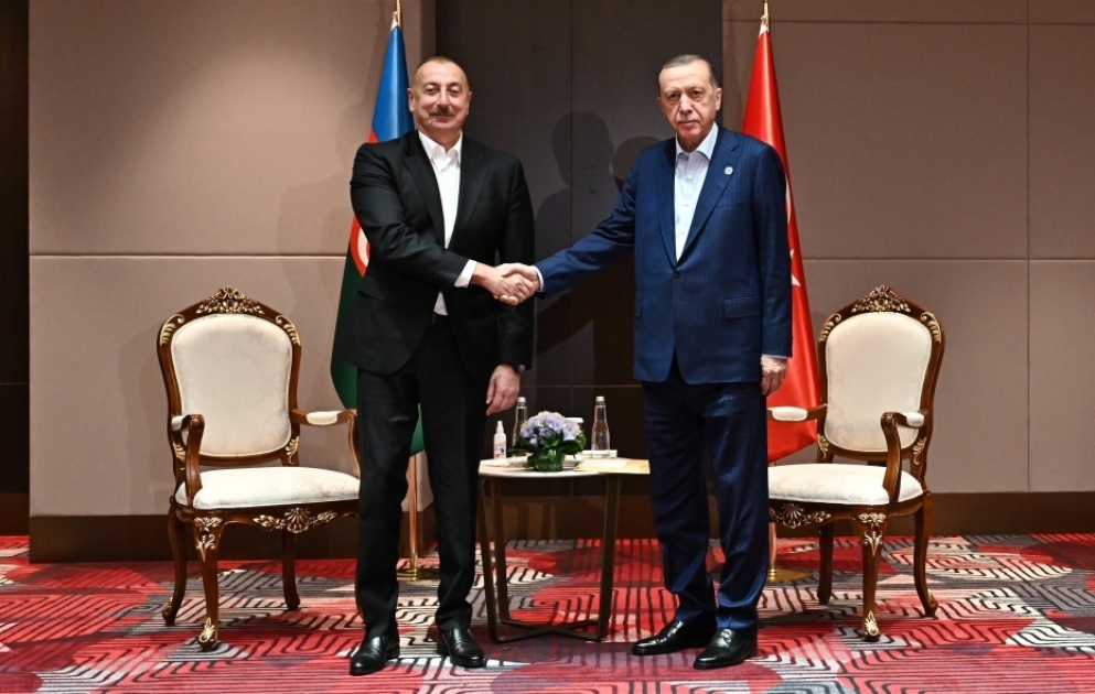 Azərbaycan Prezidenti İlham Əliyev Səmərqənddə Türkiyə Prezidenti Rəcəb Tayyib Ərdoğanla görüşüb VİDEO