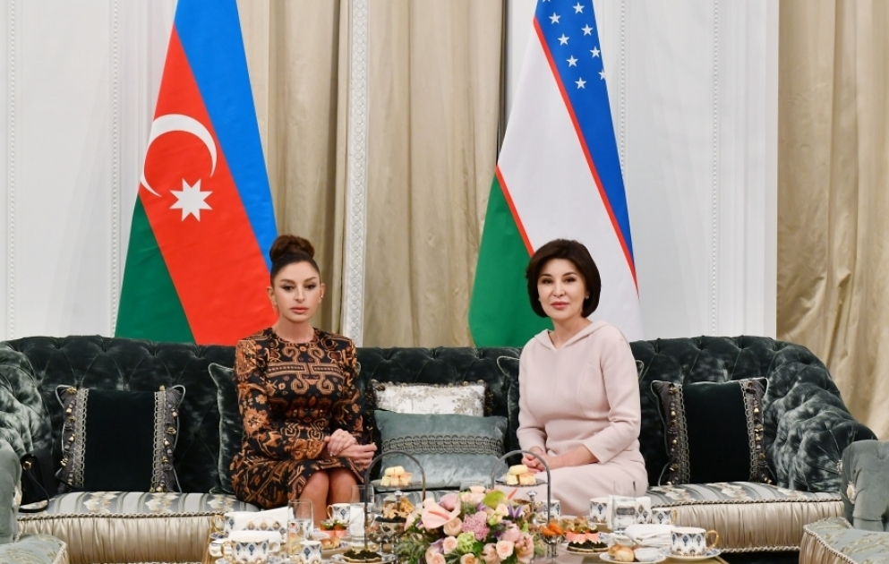 Rencontre des premières dames d'Azerbaïdjan et d'Ouzbékistan à Samarcande VIDEO