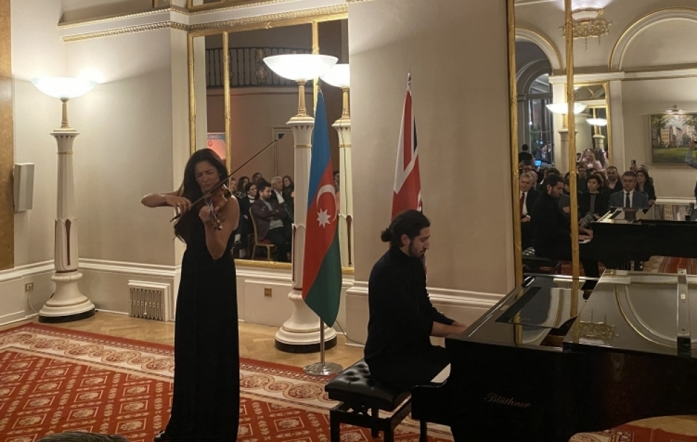 Dövlət Bayrağı Günündə Londonda möhtəşəm Azərbaycan cazı səsləndirilib VİDEO