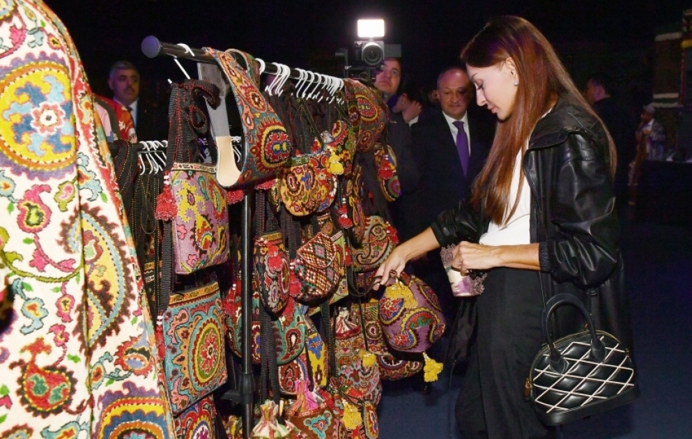 First Lady of Azerbaijan Mehriban Aliyeva viewed “Illusions of time” exhibition in Samarkand VIDEO
