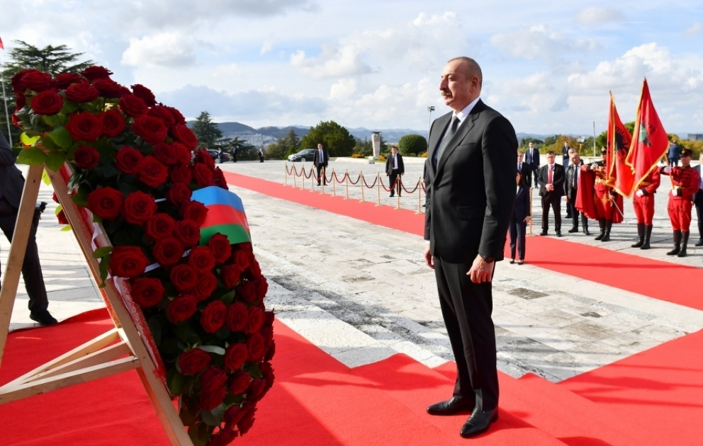 Prezident İlham Əliyev Tiranada “Mother Albania” abidəsini ziyarət edib VİDEO