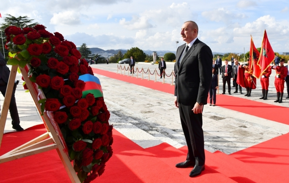 Президент Азербайджана Ильхам Алиев посетил монумент «Mother Albania» в Тиране ВИДЕО