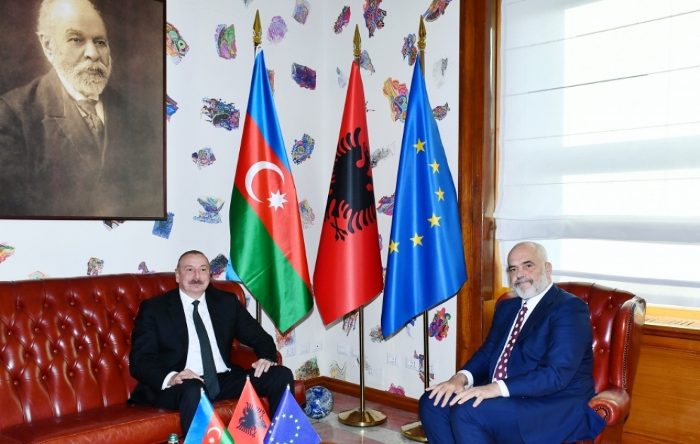 Treffen von Präsident Ilham Aliyev mit dem albanischen Premierminister Edi Rama unter vier Augen VIDEO