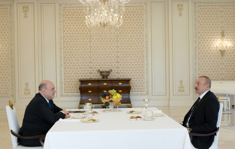 Präsident Ilham Aliyev und Regierungschef Russlands treffen sich unter vier Augen VIDEO