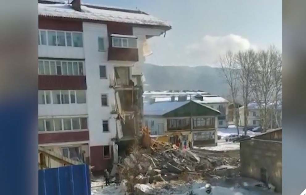 Rusiyada beşmərtəbəli yaşayış binasında partlayış olub VİDEO
