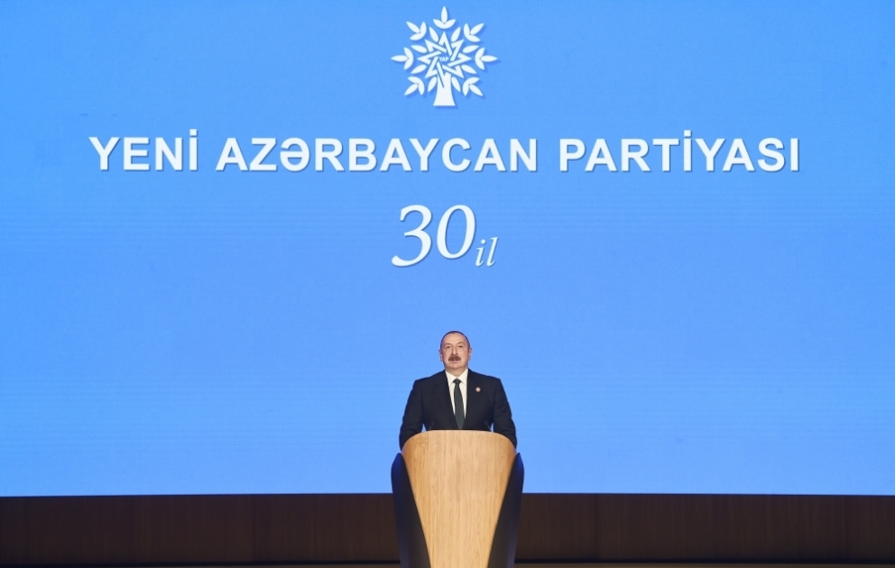 Veranstaltung zum 30. Jahrestag der Gründung der Partei Neues Aserbaidschan  Präsident, Vorsitzender der Partei Neues Aserbaidschan Ilham Aliyev nahm an Veranstaltung teil VIDEO