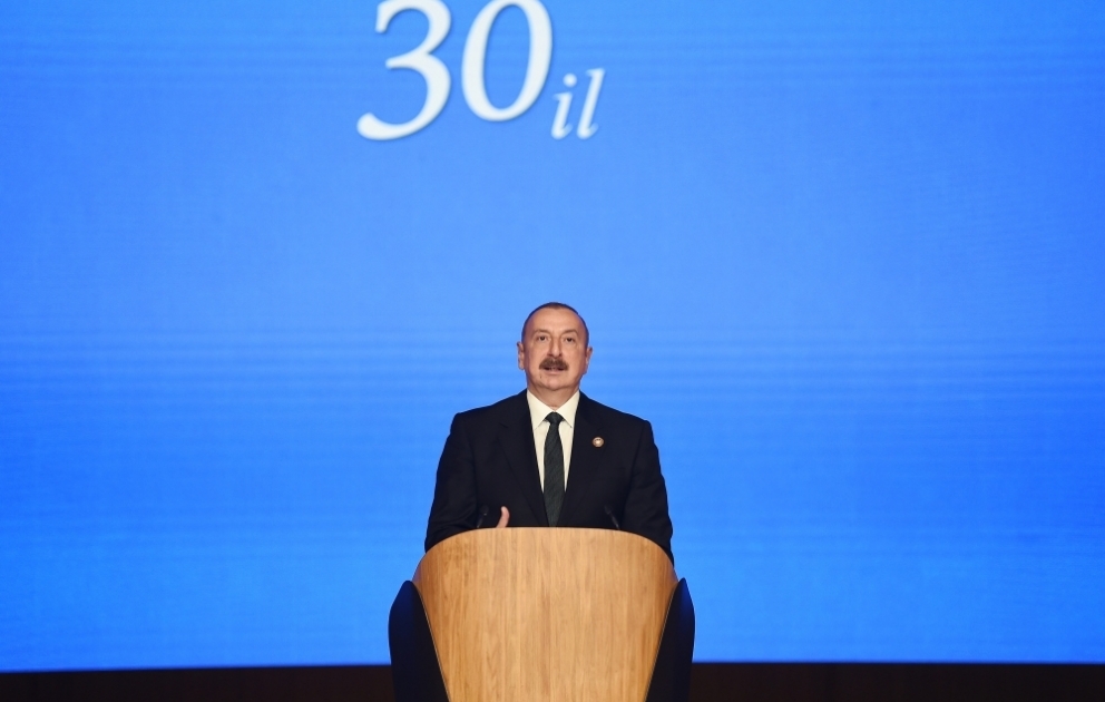 Prezident İlham Əliyev: O vaxt atılan addımlar bu gün bizə imkan verir ki, beynəlxalq müstəvidə müstəqil ölkə kimi özümüzü təsdiqləyək VİDEO