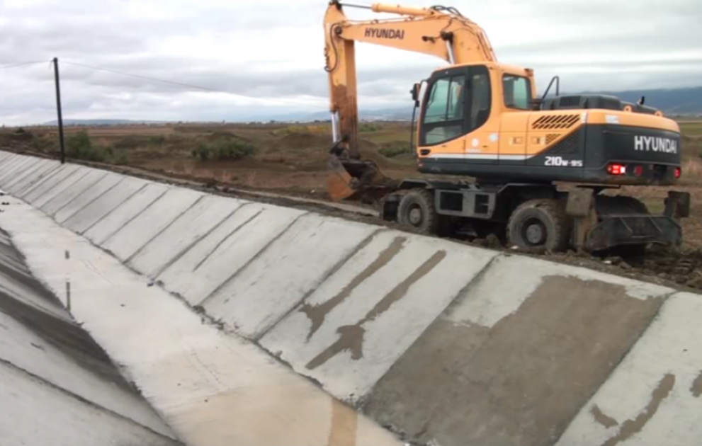 Ağsuda Maşın Qolu kanalının 1200 metr hissəsi beton üzlüyə alınıb VİDEO