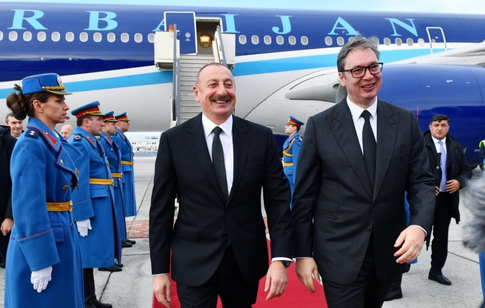 Präsident Ilham Aliyev zu offiziellem Besuch in Serbien eingetroffen VIDEO