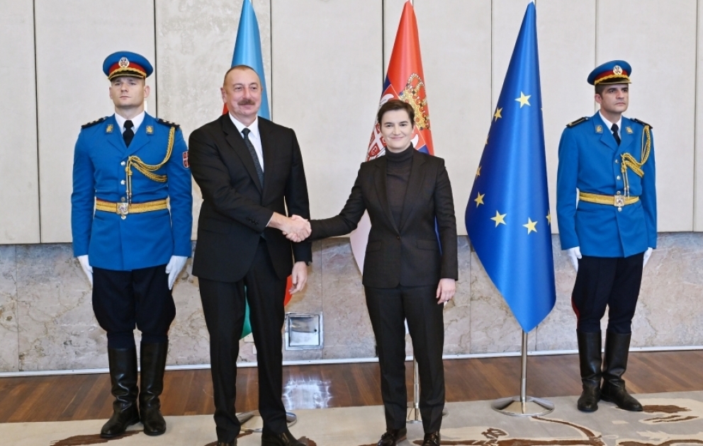 Treffen von Präsident Ilham Aliyev mit Serbiens Regierungschefin in erweitertem Format VIDEO