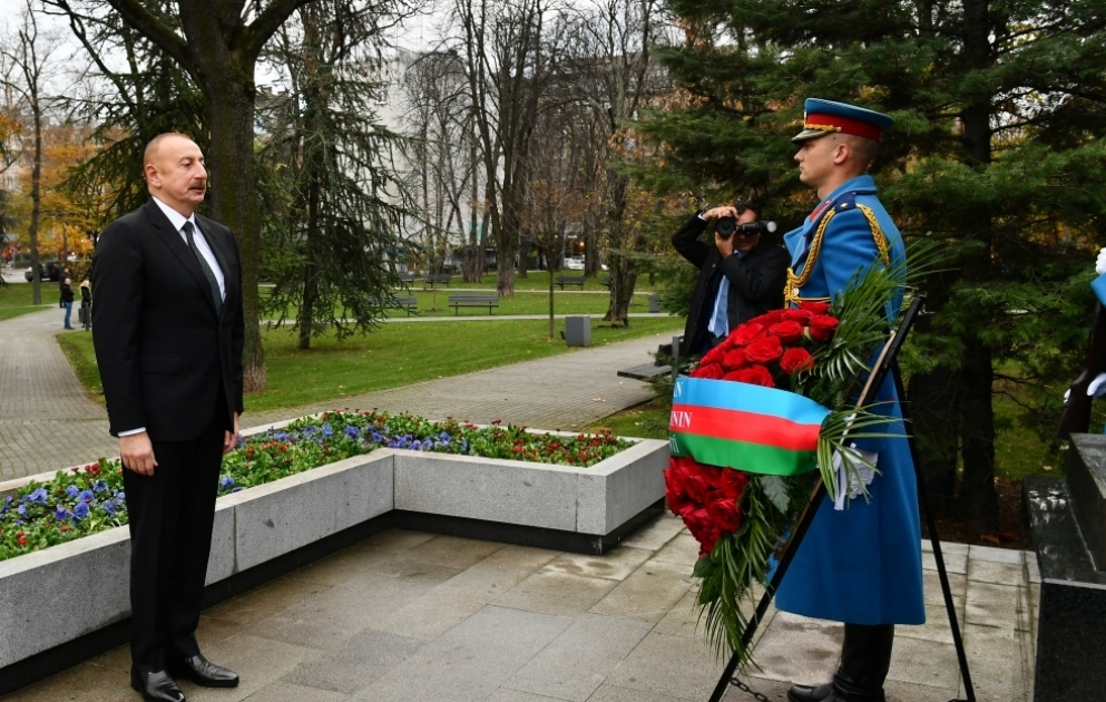 Belgrade : le président Ilham Aliyev se recueille devant les statues d’Heydar Aliyev et de Milorad Pavic VIDEO
