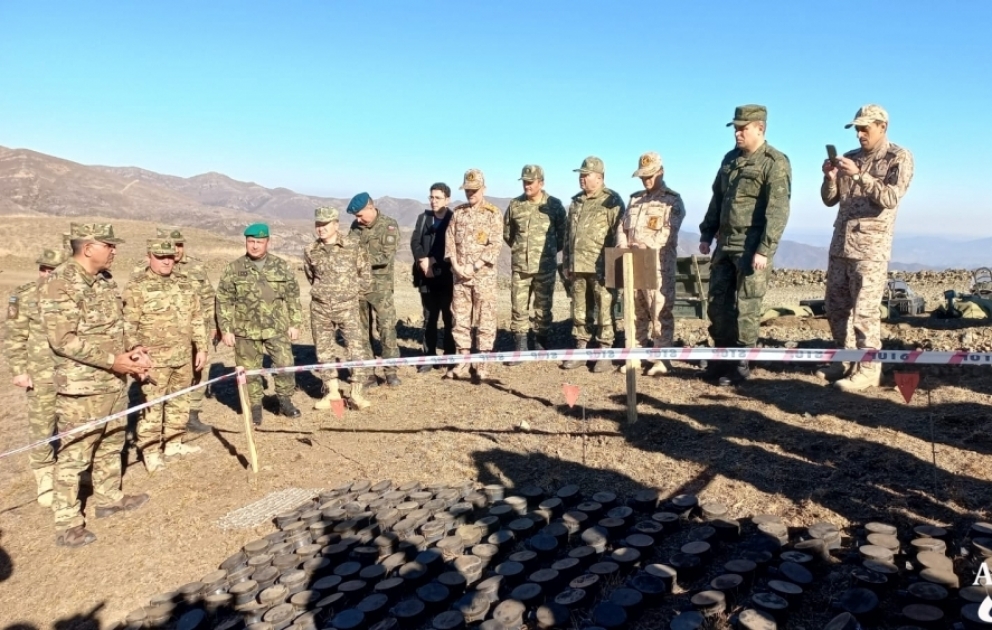 Après la guerre, plus de 1 400 nouvelles mines ont été enterrées à Latchine - les attachés militaires de pays étrangers se familiarisent avec les traces du terrorisme arménien VIDEO