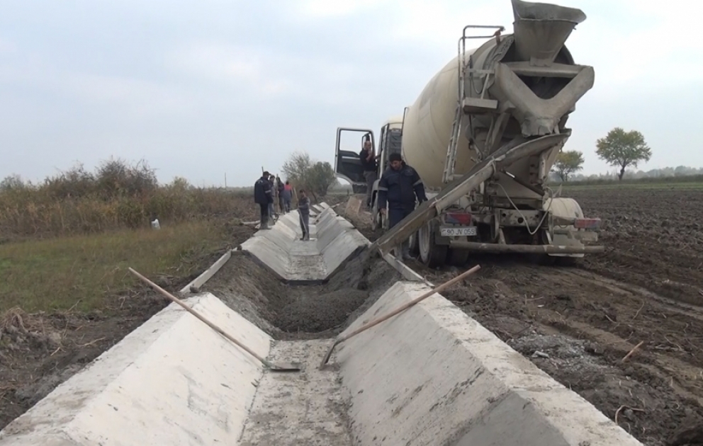 Şabranda son illər 100 kilometrdən artıq torpaq kanal beton kanalla əvəzlənib VİDEO