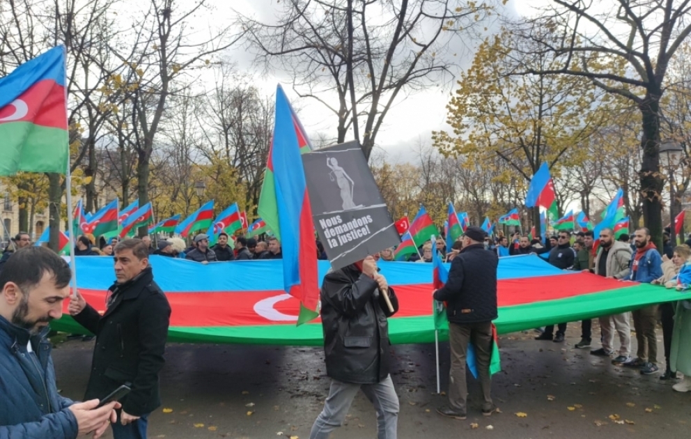 Fransa Milli Assambleyasının qarşısında etiraz nümayişi keçirilib VİDEO
