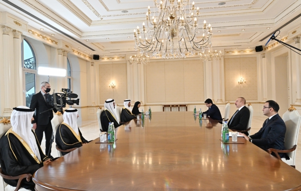 Präsident Ilham Aliyev empfängt Minister für Kabinettsangelegenheiten der VAE VIDEO