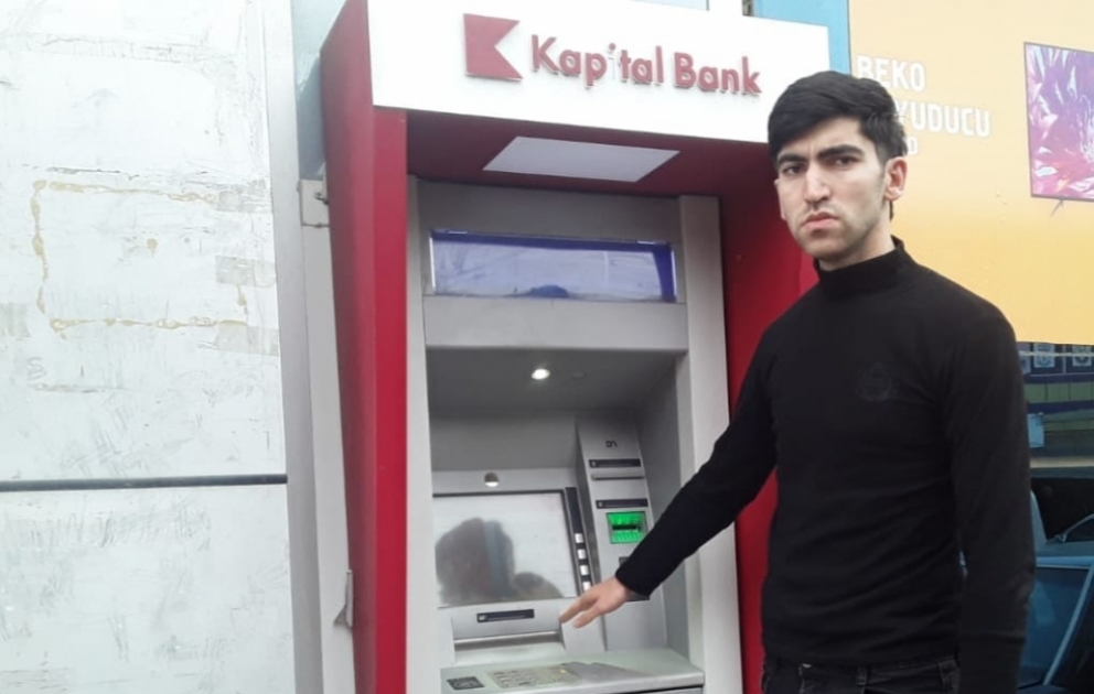 Şirvanda vətəndaşları aldadaraq təqaüd kartlarından pul oğurlayan şəxs saxlanıldı VİDEO