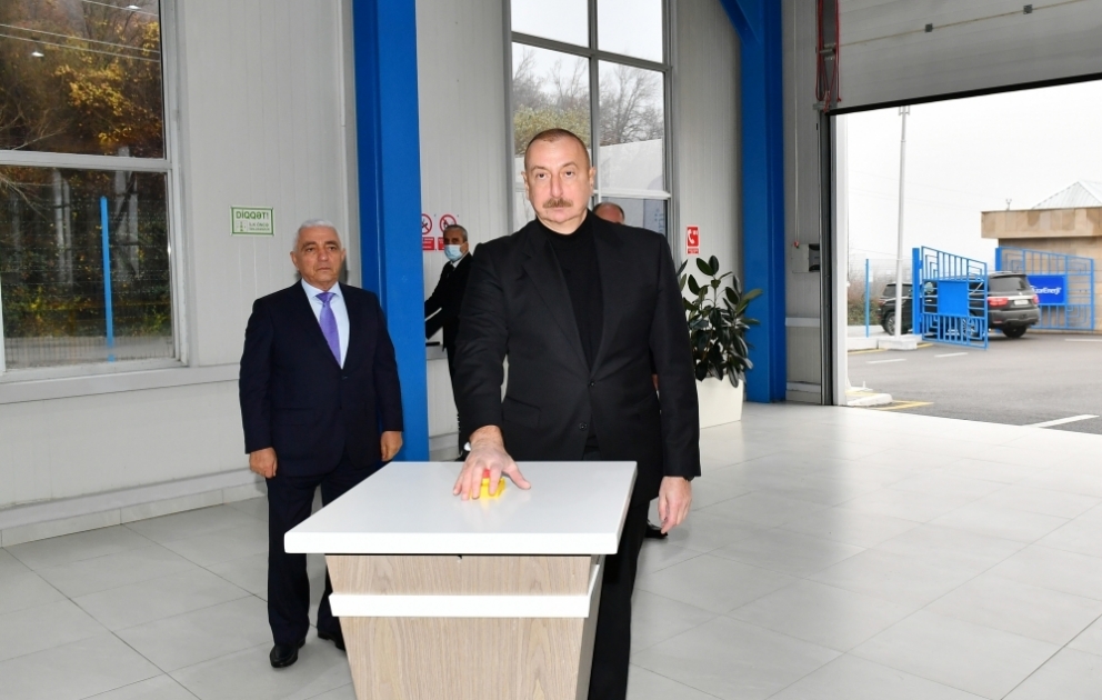 Präsident Ilham Aliyev weiht eine Reihe von Klein-Wasserkraftwerken in Oguz Region ein VIDEO