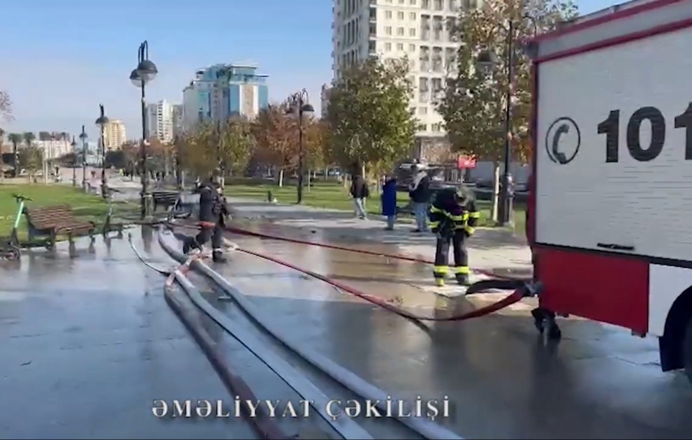 Yasamal rayonunda yeraltı piyada keçidinə dolan su boşaldılıb VİDEO