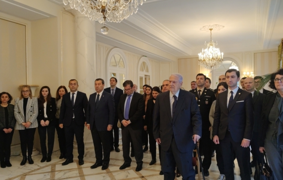 Parisdə Ümummilli Lider Heydər Əliyevin xatirəsi hörmət və ehtiramla anılıb VİDEO