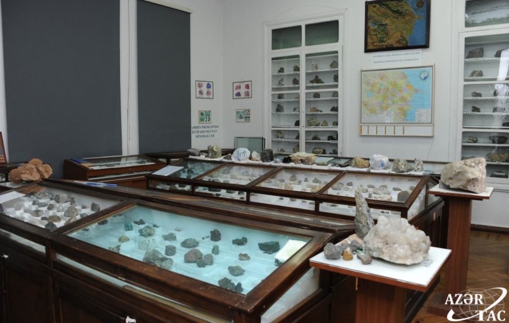 Nadir eksponatlarla zəngin Mineralogiya Muzeyi VİDEO