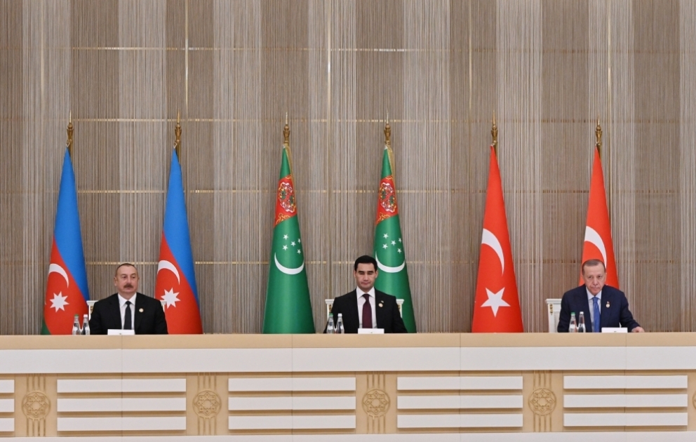 Aserbaidschan, Türkiye und Turkmenistan unterzeichnen Dokumente VIDEO