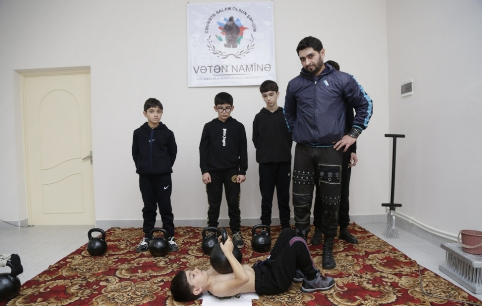 Fidel Kastronun mükafatlandırdığı pəhləvanın nəvəsindən görünməmiş güc nümayişi FOTO VİDEO