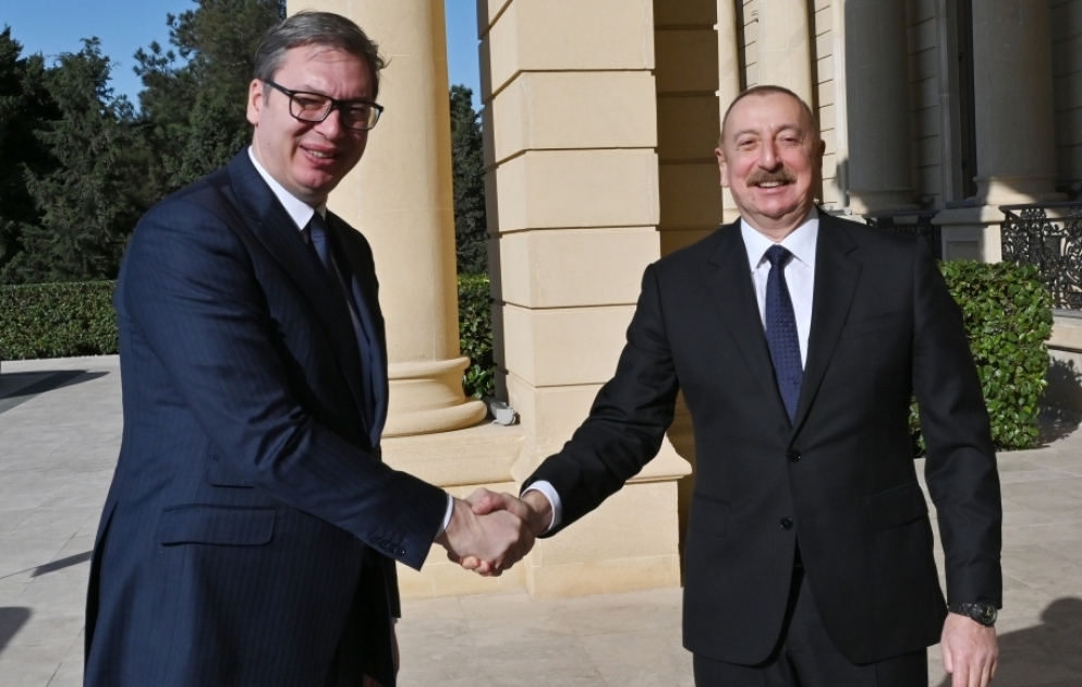 Präsident Ilham Aliyev trifft sich mit seinem serbischen Amtskollegen Aleksandar Vučić zu Vier-Augen-Gespräch VIDEO