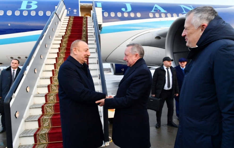 Präsident Ilham Aliyev zu Arbeitsbesuch in Sankt-Petersburg VIDEO