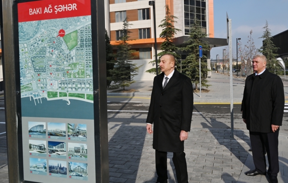 Bakı Ağ Şəhərin Mərkəzi Park Kvartalında bir sıra infrastruktur obyektlərinin inşası tamamlanıb  Prezident İlham Əliyev görülən işlərlə tanış olub, Qarabağ Atları Kompleksinin təməlini qoyub YENİLƏNİB VİDEO
