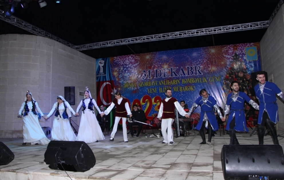 Yevlaxda bayram konserti VİDEO
