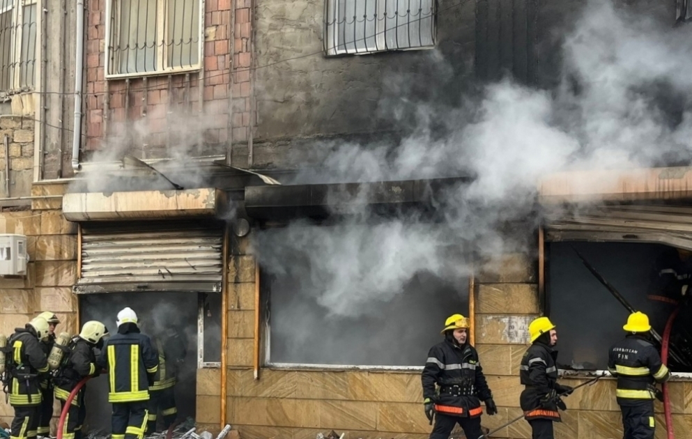 FHN: Abşeron rayonunda binadakı yanğın qısa müddətdə məhdudlaşdırılıb VİDEO