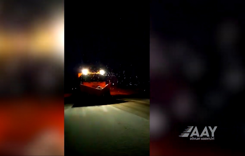 Zəfər yolunda gecə boyu buzlaşmaya qarşı tədbirlər görülüb VİDEO