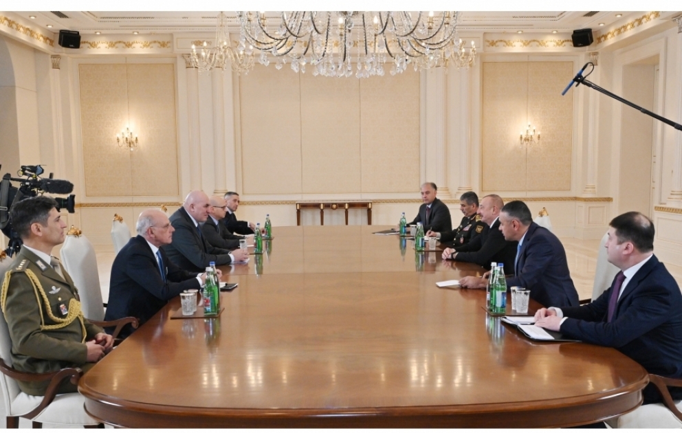 President Ilham Aliyev received defense minister of Italy VIDEO
