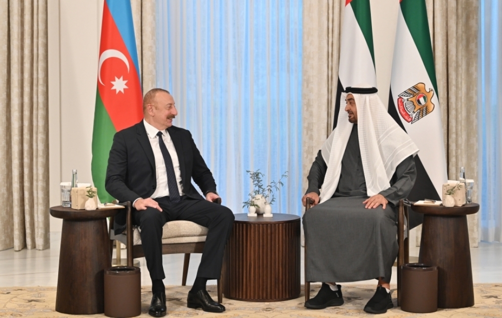 Le président azerbaïdjanais Ilham Aliyev rencontre le président émirati Cheikh Mohammed ben Zayed Al Nahyan VIDEO
