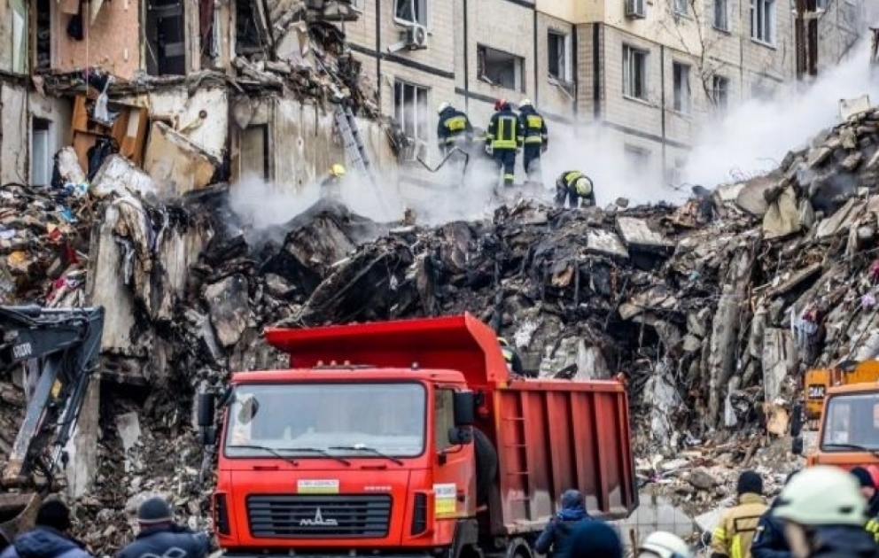 Dneprdə yaşayış binasına raket hücumu nəticəsində ölənlərin sayı 40-a çatıb VİDEO