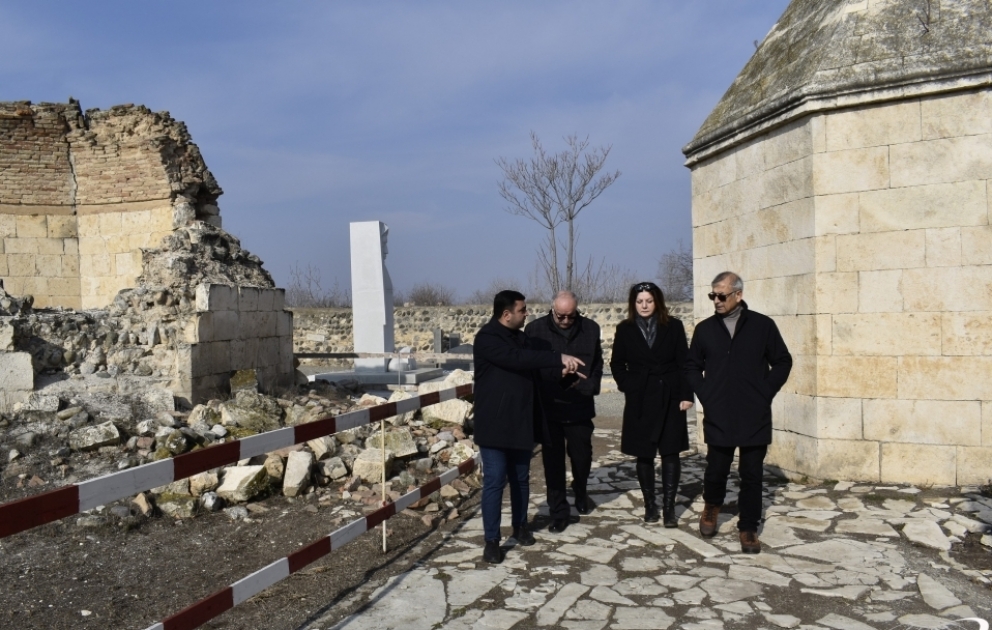 Stokholmda yaşayan azərbaycanlı jurnalist Ağdamda ermənilərin törətdiyi vəhşiliklərlə tanış olub  FOTO VİDEO