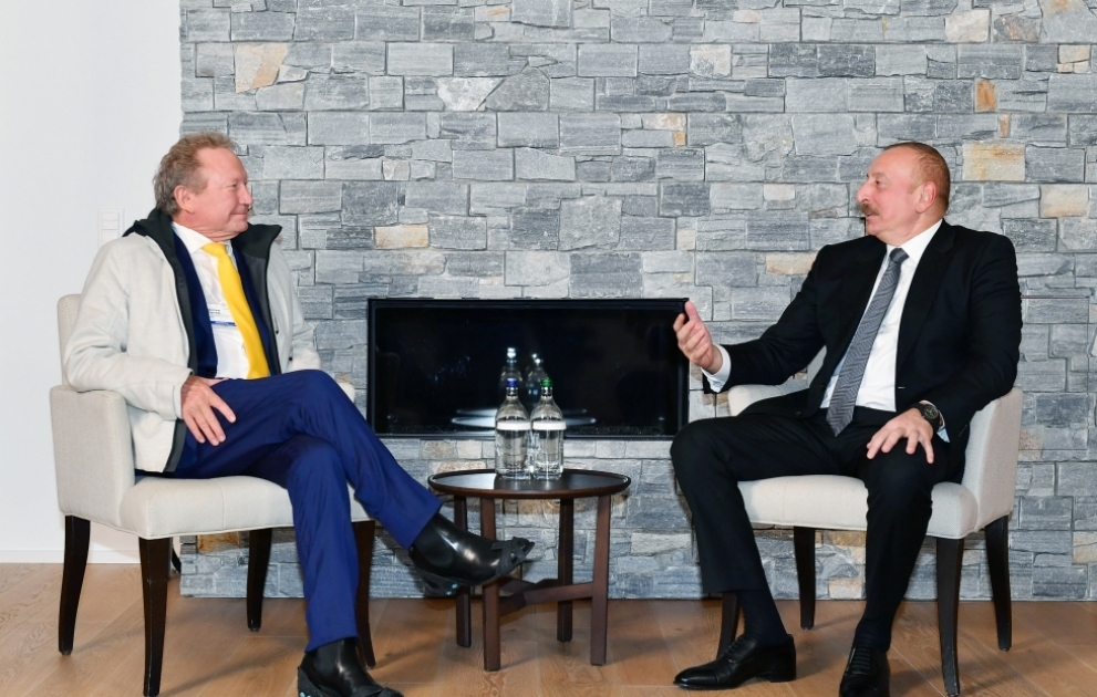 Präsident Ilham Aliyev trifft den Vorsitzenden von “Fortescue Future Industries“ in Davos VIDEO