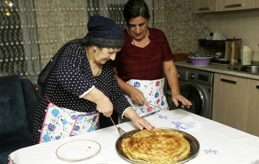 Qusar mətbəxinin ən dadlı təamı skan və ya məşhur ləzgi pizzası VİDEO