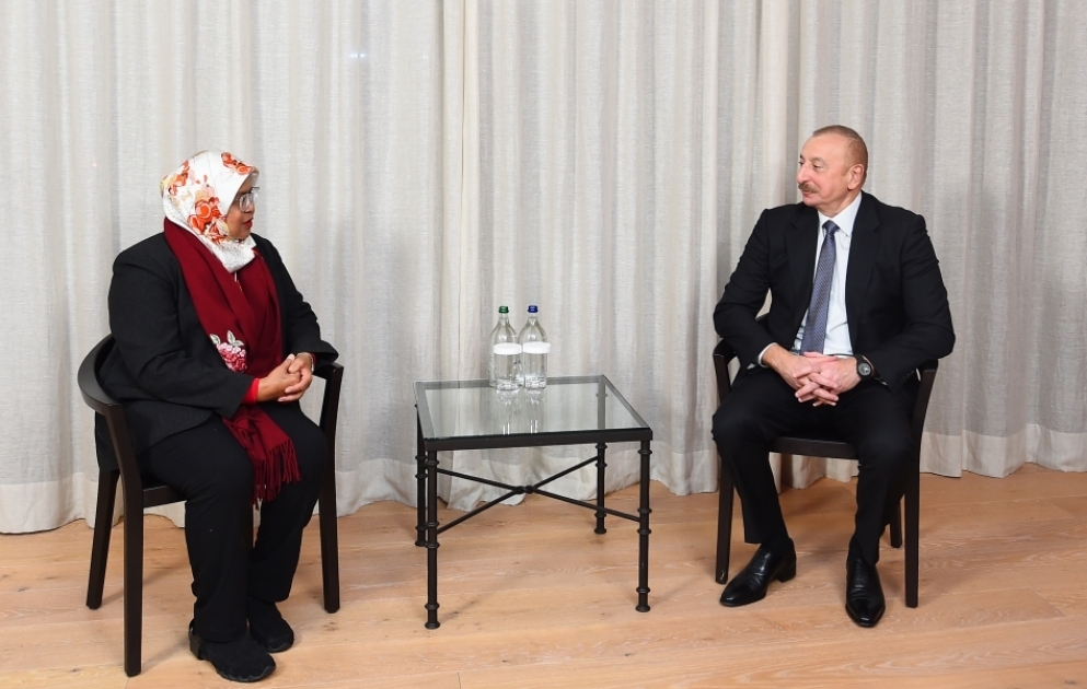 Präsident Ilham Aliyev trifft in Davos UN-HABITAT Exekutivdirektorin VIDEO