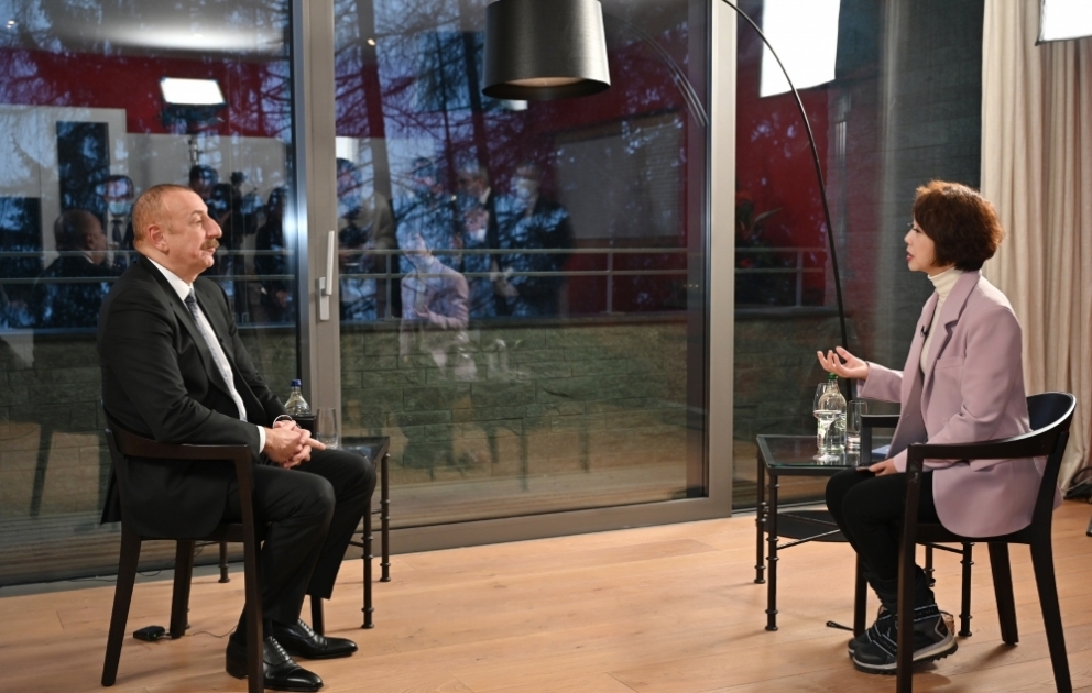 Davos : le président Ilham Aliyev accorde une interview à la chaîne de télévision chinoise CGTN VIDEO